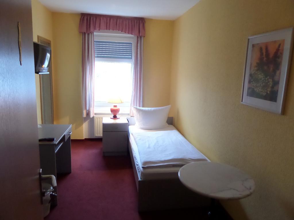 Hotel Am Sudenburger Hof Magdeburg Room photo